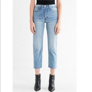 Levi's Wedgie Straight Button Fly Size 25 X 26 Blue Medium Wash Denim Jeans